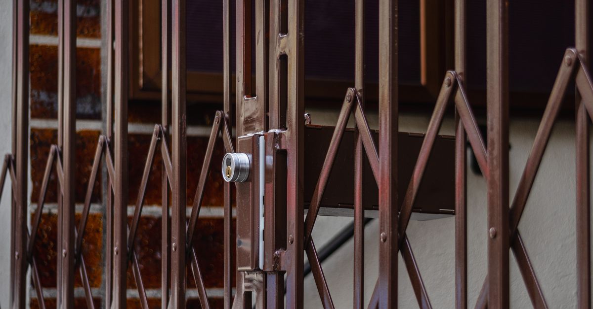 What Goes Wrong with Commercial Glass and Aluminum Door Hardware — Sheepshead Bay Locksmith Brooklyn
